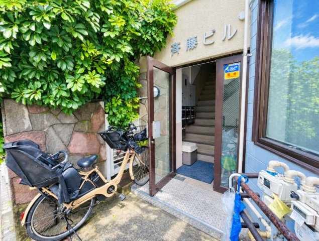 斉藤ビルのエントランス