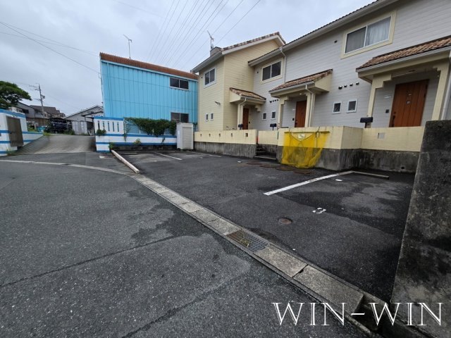 パークイーストの駐車場
