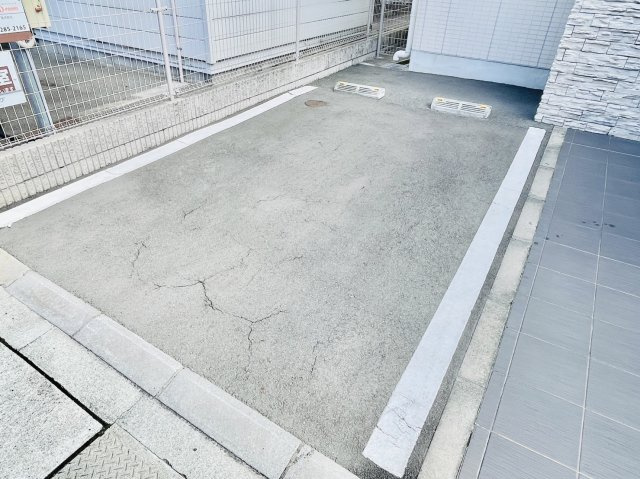 サクシード姫路駅南の駐車場