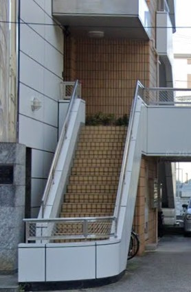 ＫＲＤビルのエントランス