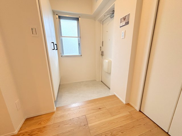玄関：玄関収納が充実しており、傘や靴など収納が可能♪