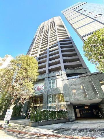 ファーストリアルタワー新宿の外観
