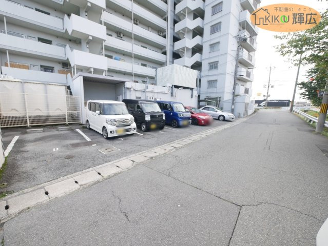 クリーンピア構　8階の駐車場
