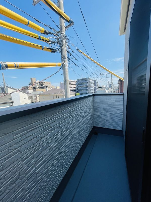 プルミア梅島のバルコニー