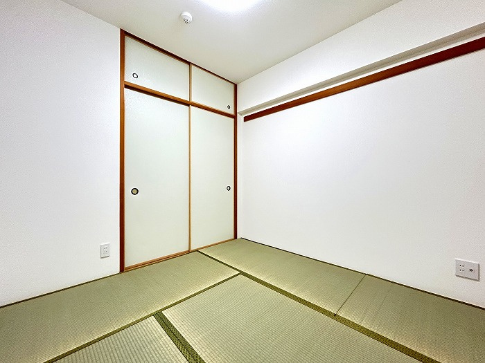 名古屋市西区こも原町の中古マンションの和室|◇洋室◇　　明るい洋室約４．５帖　　来客時におもてなしの空間として利用できます♪