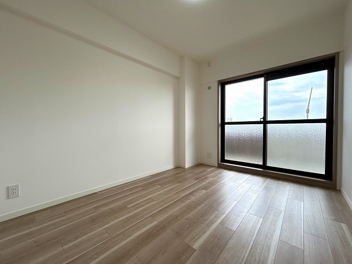 名古屋市西区こも原町の中古マンションの洋室|◇洋室◇　　南西向きで明るい洋室約６．０帖　バルコニー利用可♪