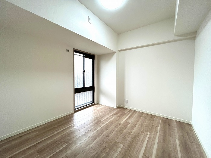 名古屋市西区こも原町の中古マンションの洋室|◇洋室◇　　明るい洋室約６．０帖　収納完備！　
