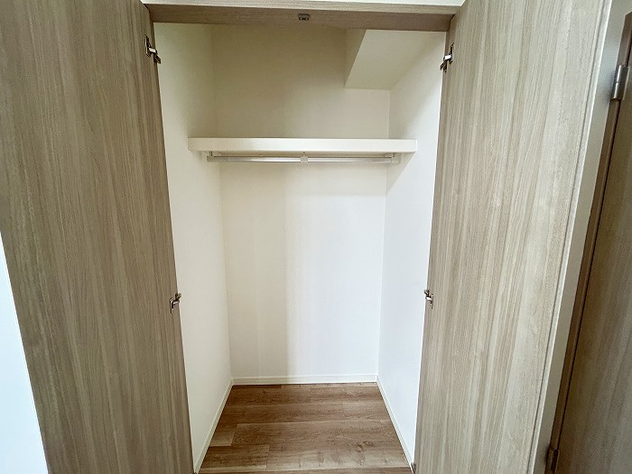 名古屋市西区こも原町の中古マンションの収納|◇クローゼット◇　　洋服や大きなに荷物が片付き、お部屋が広く利用できます♪