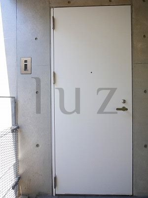 オークデンヒルズの玄関