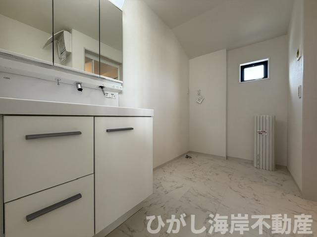 平塚市菫平　新築戸建の脱衣所|脱衣スペース