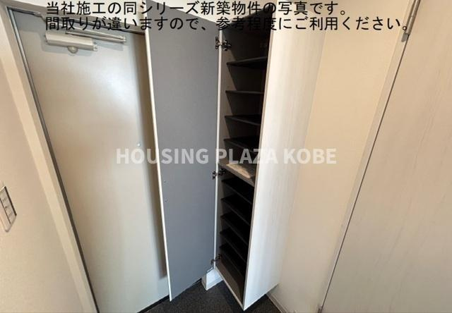 ジーメゾン王居殿の玄関
