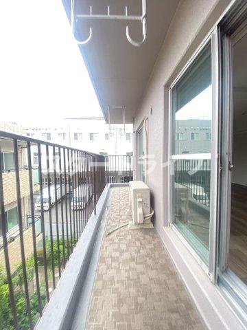 大阪市淀川区加島４丁目の賃貸マンションのバルコニー