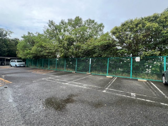 上高丸厚生年金住宅3号棟の駐車場