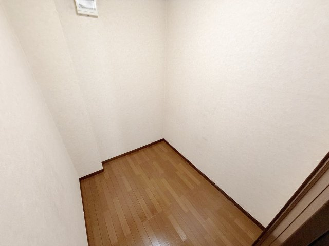 久喜市西大輪の収納|掃除機や、日用品などのストックの収納に！