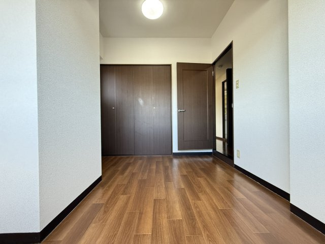 ハイツサンヴァリエの洋室