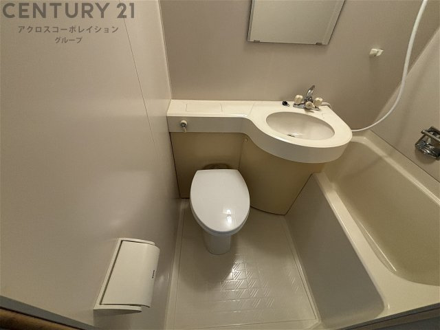 浴室内にトイレがあります☆