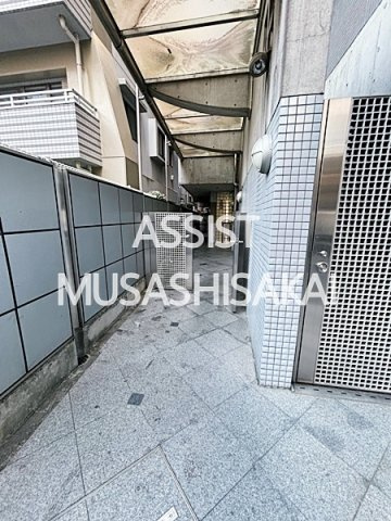 三鷹ハイデンスのエントランス