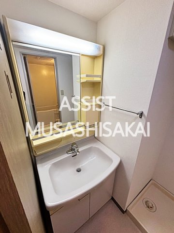 三鷹ハイデンスの独立洗面台|写真：設備同仕様の別物件です