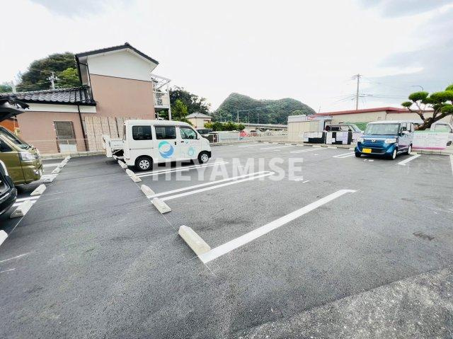 Village.Mの駐車場