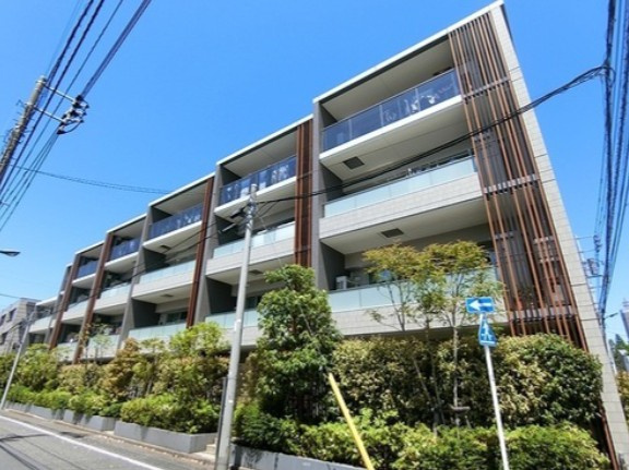 【外観】 | ライオンズ練馬レジデンス  | 鉄筋コンクリート造のがっちりとした建物。