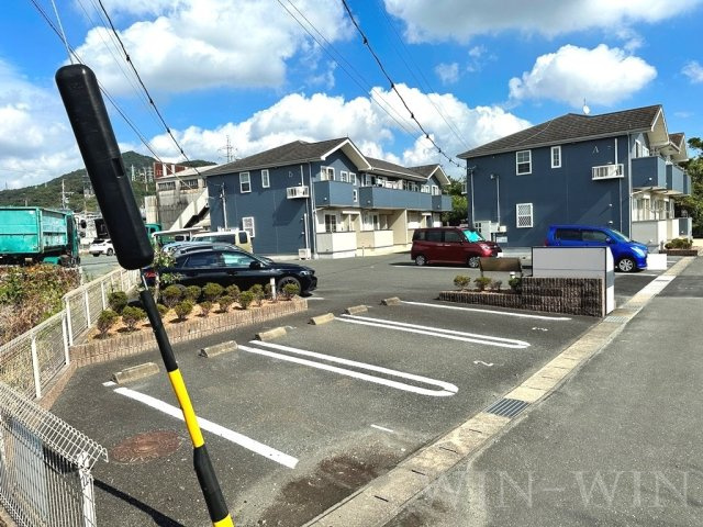リーヴァ菅池 Aの駐車場