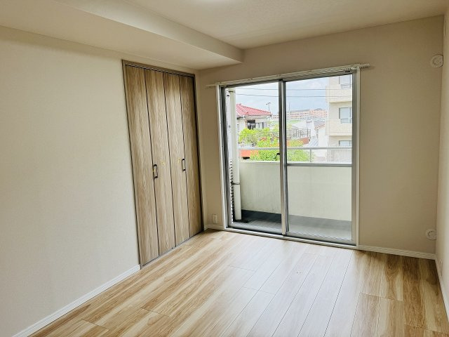コスモ八王子並木町の子供部屋|～6.0帖の洋室です～