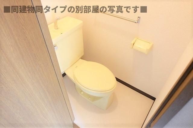 昭島市松原町４丁目の賃貸マンションのトイレ