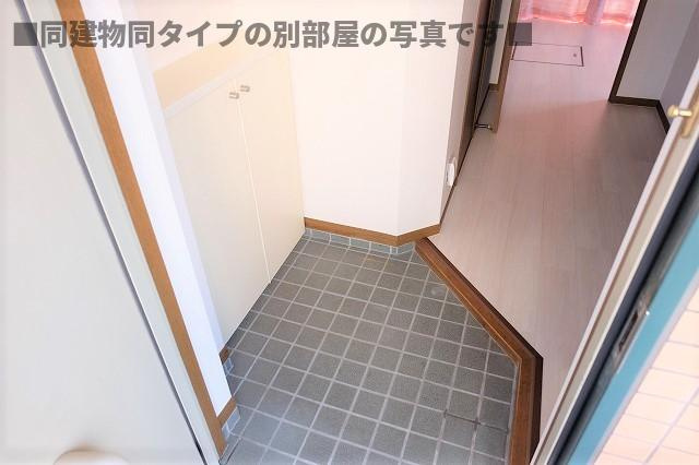 ルネスセンチュリー拝島の玄関