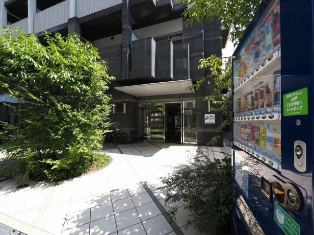 大阪市西区西本町１丁目の賃貸マンションのエントランス