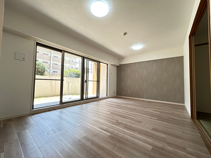 海部郡蟹江町本町６丁目の中古マンションの居間・リビング|◇リビング◇　　南面で明るいリビング約１６．３帖　テラ付きの開放感のある空間♪