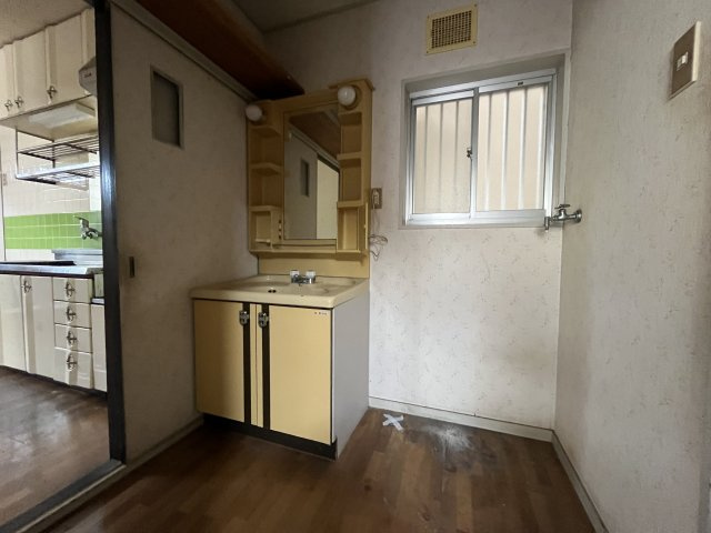 熊取町五門西3丁目　中古戸建の前面道路含む現地写真