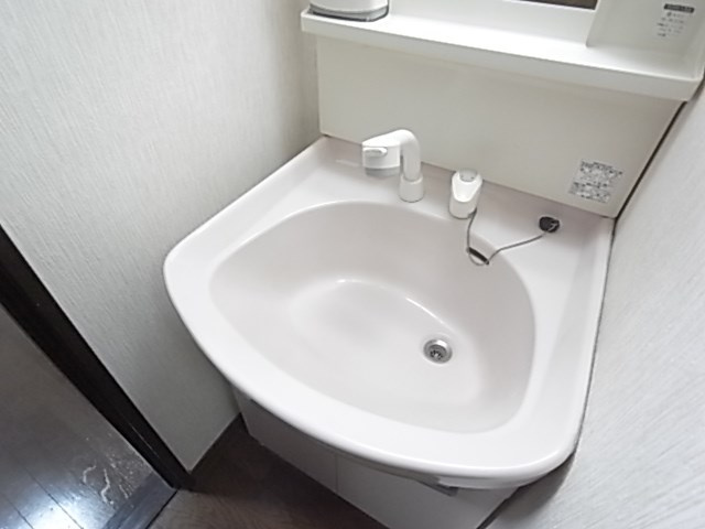 尼崎市南塚口町８丁目のアパートの洗面所