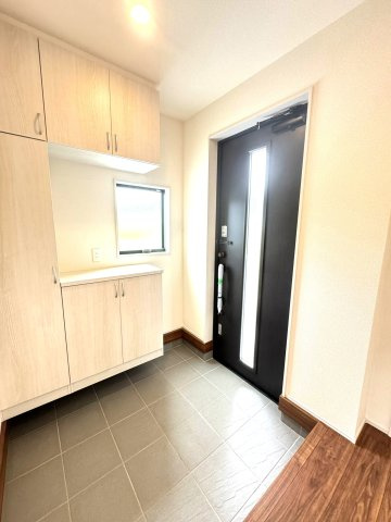 新築戸建　駿東郡小山町菅沼 全3棟　3号棟の玄関|清潔感のある玄関