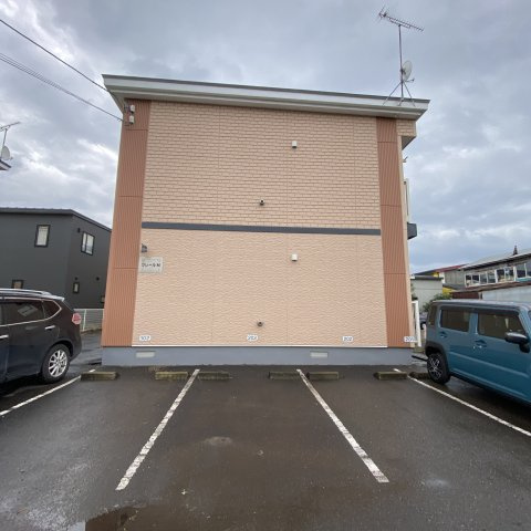 クレールＭの駐車場