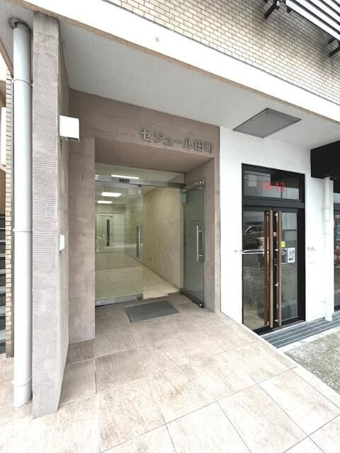 セジュール田町のエントランス