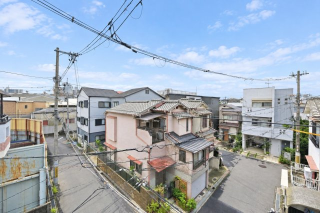 吹田市川岸町中古一戸建て│4LDK＋駐車1台可の展望|目の前に高い建物がないため、空の広がりを感じられる開放的な住環境です。