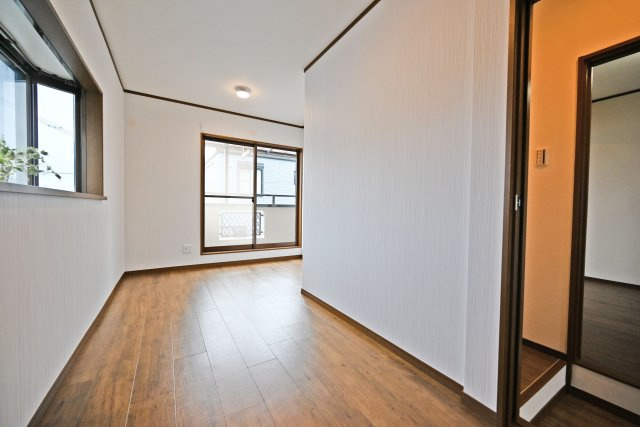 吹田市川岸町中古一戸建て│4LDK＋駐車1台可の寝室|フローリングで統一された居室で、掃除もしやすく快適にお使いいただけます。