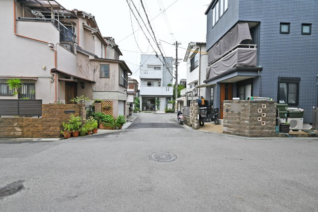 吹田市川岸町中古一戸建て│4LDK＋駐車1台可の周辺|周辺にスーパー・コンビニがあり、生活施設が身近にそろった利便性の高い住環境です。