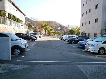 サーパス船越の駐車場
