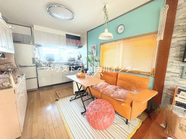 西神吉町岸　中古戸建の居間・リビング