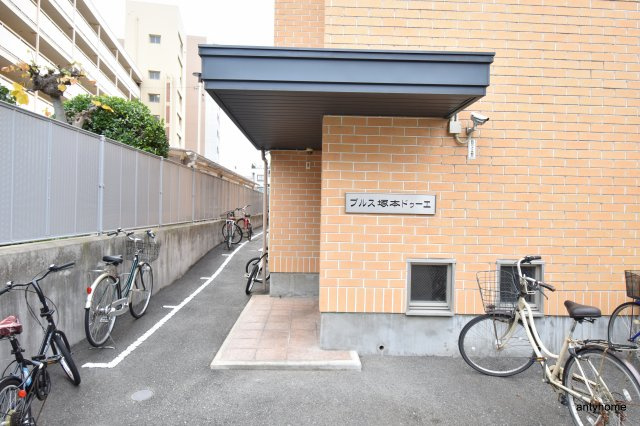 プルス塚本ドゥーエ　仲介手数料無料のエントランス
