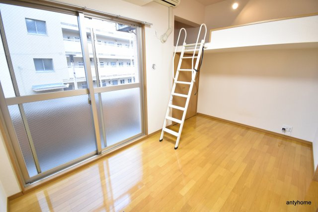 プルス塚本ドゥーエ　仲介手数料無料の寝室