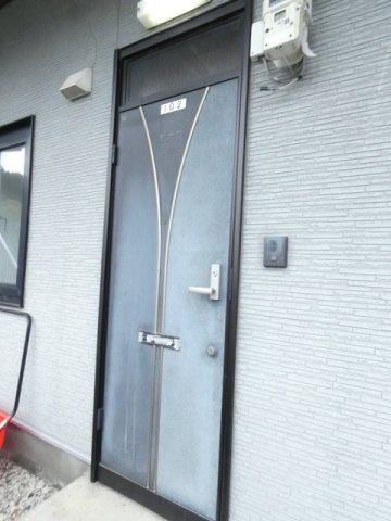 小鳥の森ハイツの玄関