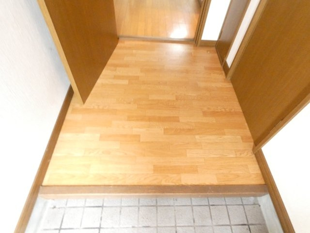 小鳥の森ハイツの玄関
