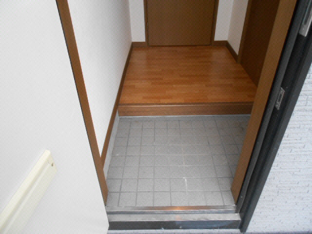 小鳥の森ハイツの玄関