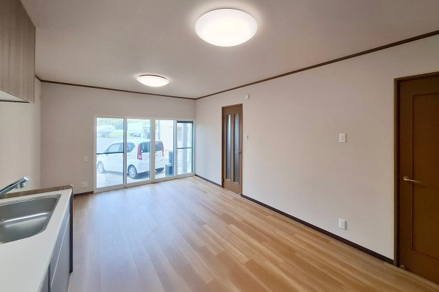 岸和田市極楽寺町1丁目の居間・リビング|LDK：リフォームできれいに整えた、家族が集まりやすい空間です。