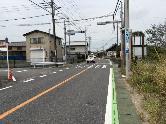 横田売地の前面道路含む現地写真