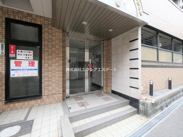 ラッキーセンター河堀口マンションのエントランス
