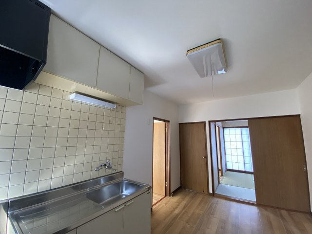 熱海市青葉町　コンフォールハウス  のキッチン|ダイニングキッチン