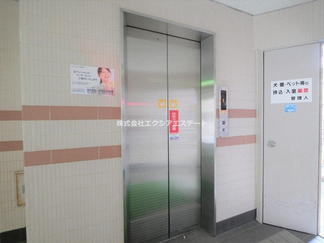 ラッキーセンター河堀口マンションのロビー